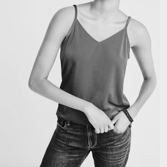 🌹HP best in Tops🌹Navy Velvet Tank / Camisole NWT - Picture 2 of 4